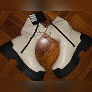 NWT Cream Chelsea Ankle Boots